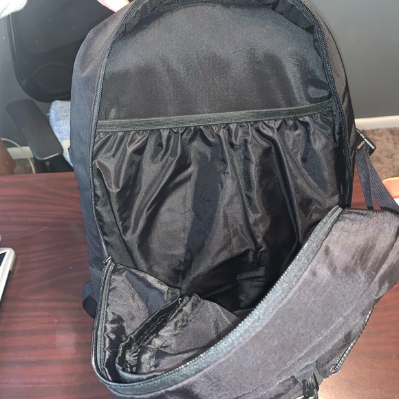 Supreme Backpack And Pin - Picture 4 of 4